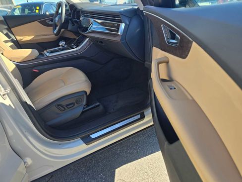 Used 2021 Audi Q8 Prestige w/ Prestige Package image 10