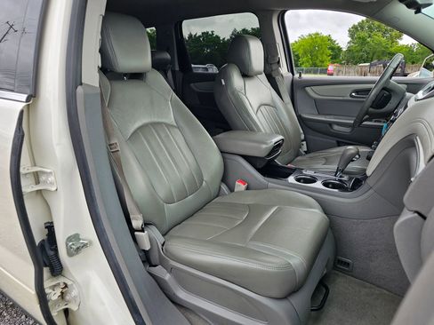 Used 2015 Chevrolet Traverse LT w/ Style and Technology Package FWD image 7