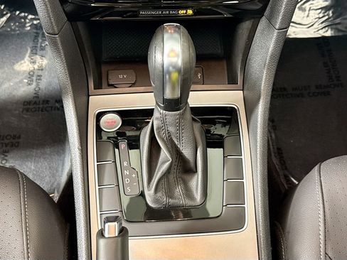 Used 2022 Volkswagen Passat 2.0T SE image 18