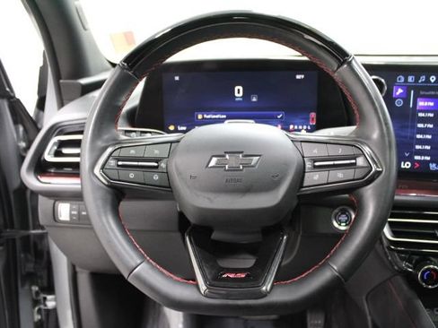 Used 2025 Chevrolet Traverse RS AWD/4WD image 40