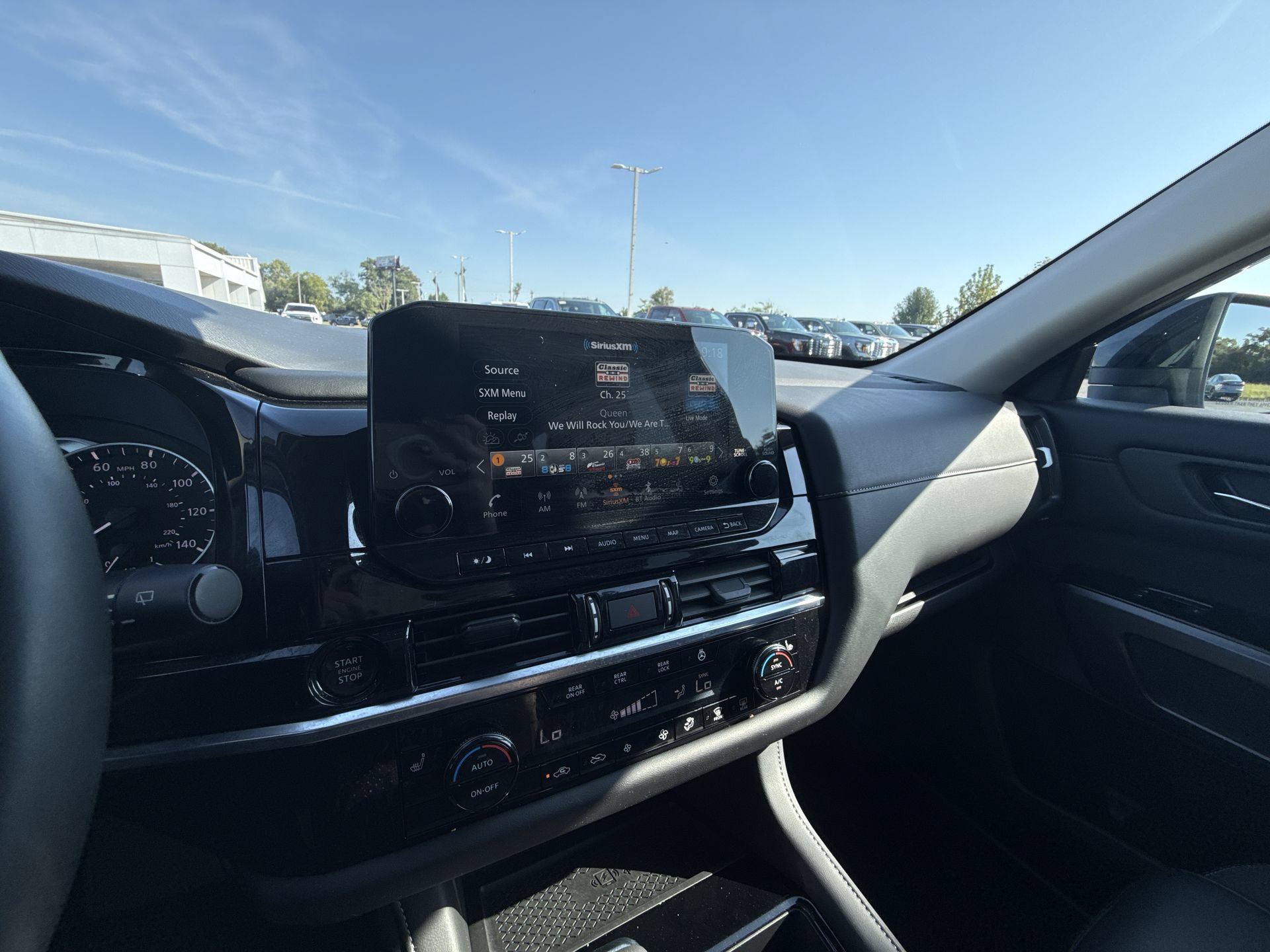 Used 2025 Nissan Pathfinder SL FWD image 19