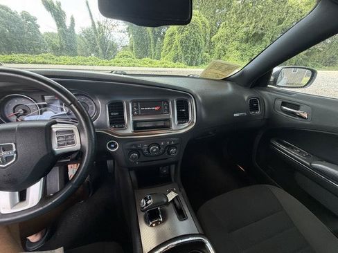 Used 2013 Dodge Charger SE RWD image 17