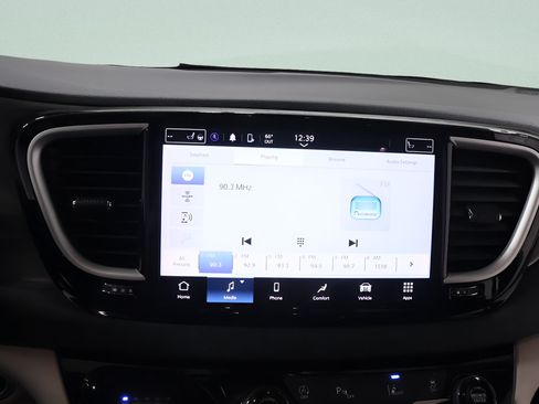 Used 2023 Chrysler Pacifica Touring-L FWD image 11