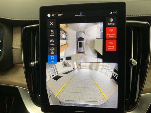 Certified 2025 Volvo XC90 B6 Plus image 19