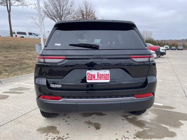New 2026 Jeep Grand Cherokee Altitude AWD/4WD image 5