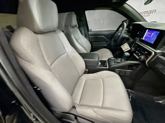 Used 2025 Toyota Tacoma SR5 AWD/4WD image 26