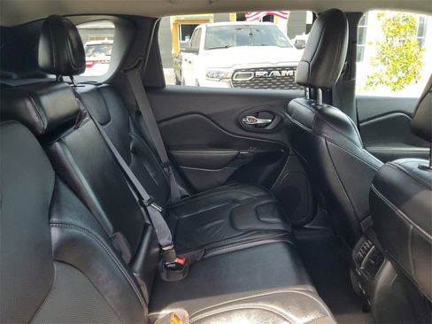 Used 2023 Jeep Cherokee Altitude Lux image 32