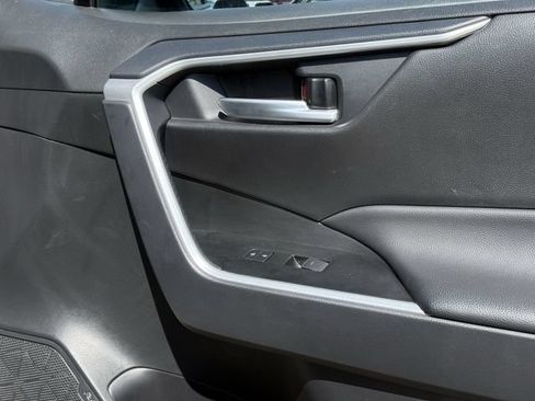 Used 2025 Toyota RAV4 XLE FWD image 28