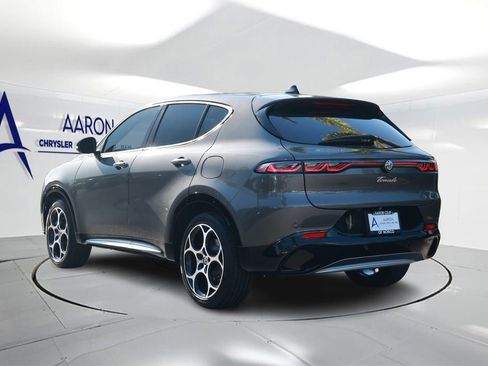 Used 2024 Alfa Romeo Tonale Ti w/ Premium Interior Package AWD/4WD image 2