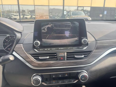 Used 2025 Nissan Altima 2.5 SV FWD image 22