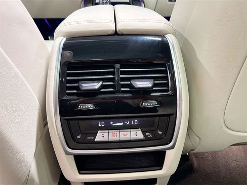 Used 2022 BMW X5 xDrive40i w/ M Sport Package image 26