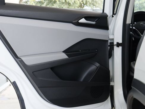Certified 2022 Volkswagen Taos SE FWD image 29
