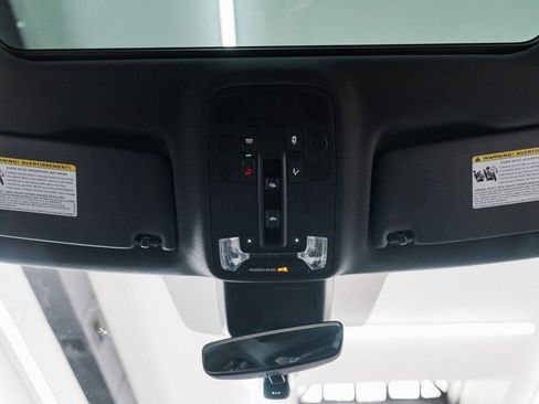 Used 2025 Audi Q3 2.0T Premium image 40