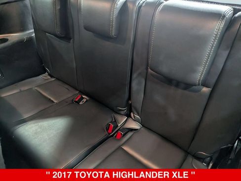 Used 2017 Toyota Highlander XLE AWD/4WD image 32