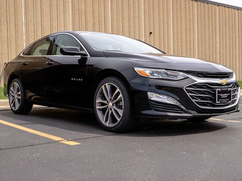 Used 2024 Chevrolet Malibu LT FWD image 2