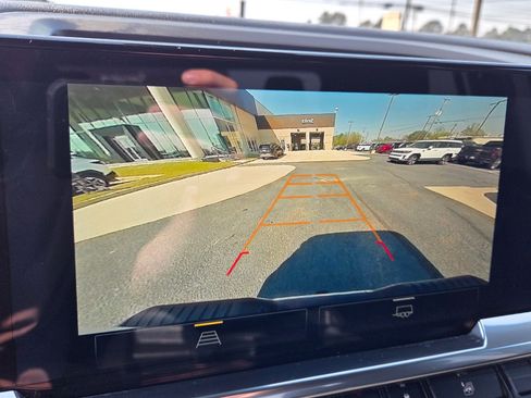 Used 2025 Chevrolet Silverado 2500 LT w/ Convenience Package AWD/4WD image 23