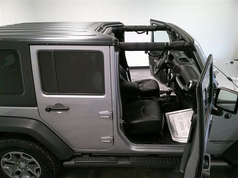 Used 2016 Jeep Wrangler Unlimited Rubicon w/ Connectivity Group image 3