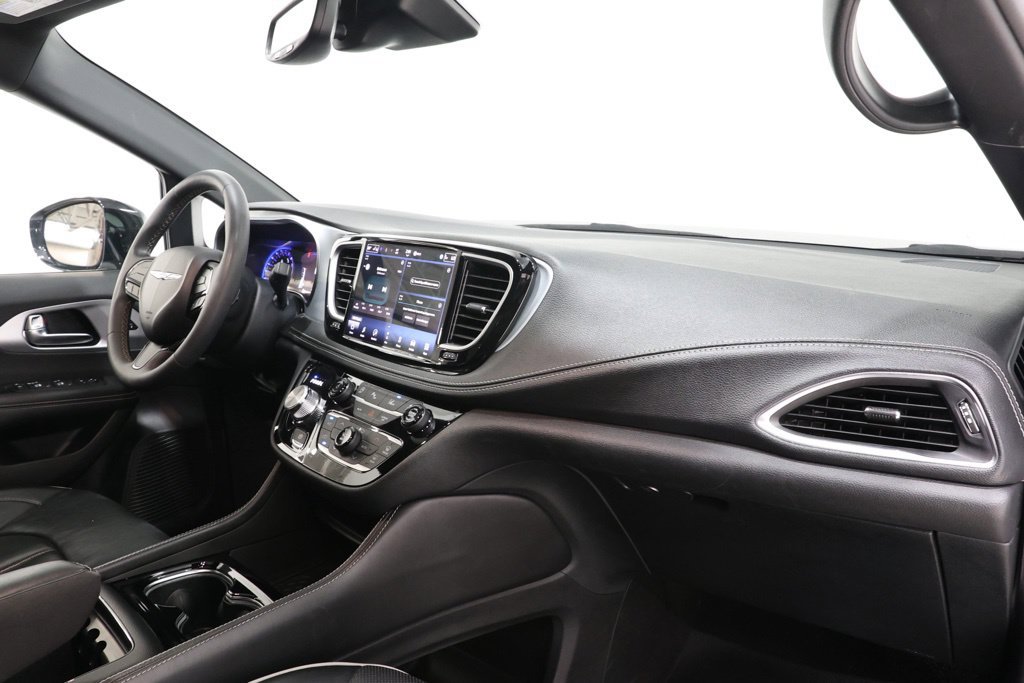 Used 2025 Chrysler Pacifica Limited FWD image 15