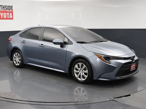 Used 2025 Toyota Corolla LE FWD image 6