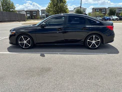 Used 2024 Honda Civic Touring image 2