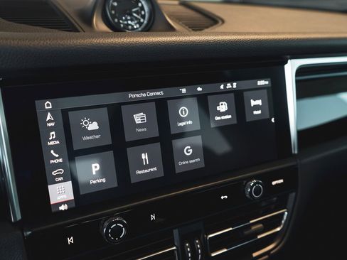 Used 2022 Porsche Macan image 24