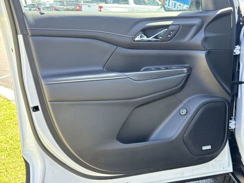 Used 2023 GMC Acadia SLT image 14