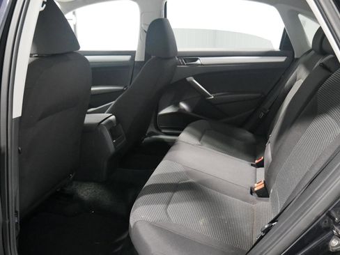 Used 2017 Volkswagen Passat 1.8T S image 12