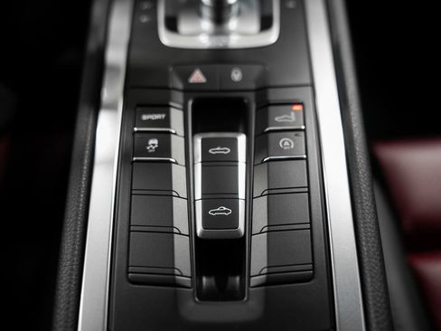 Used 2017 Porsche 718 Boxster RWD image 19