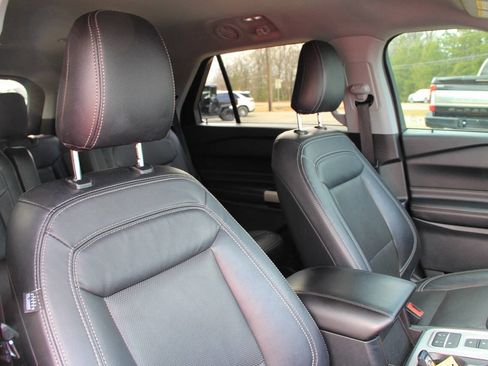 Used 2022 Ford Explorer XLT w/ Class IV Trailer Tow Package image 13