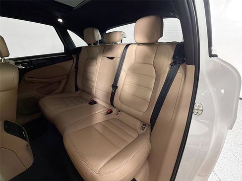 Certified 2023 Porsche Macan S AWD/4WD image 26