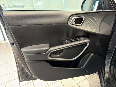 Used 2022 Kia Soul LX FWD image 13