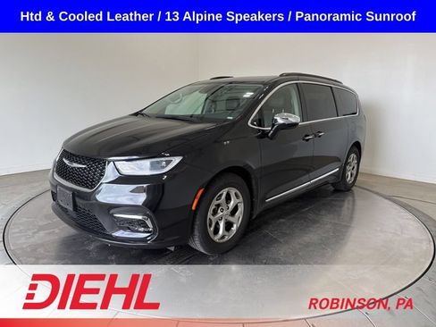 Used 2023 Chrysler Pacifica Limited FWD image 3