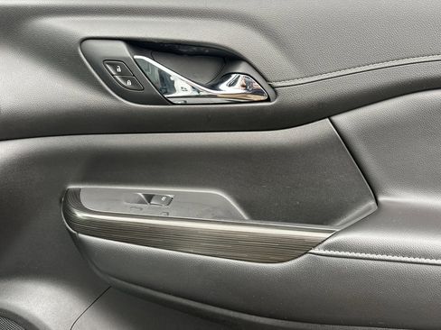 Used 2021 GMC Acadia SLT w/ Elevation Edition image 21