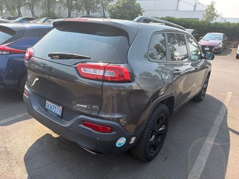 Used 2017 Jeep Cherokee High Altitude w/ Luxury Group AWD/4WD image 2