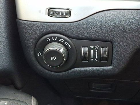 Used 2014 Jeep Cherokee Limited image 29