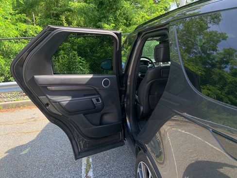 Certified 2024 Land Rover Discovery Metropolitan Edition image 15