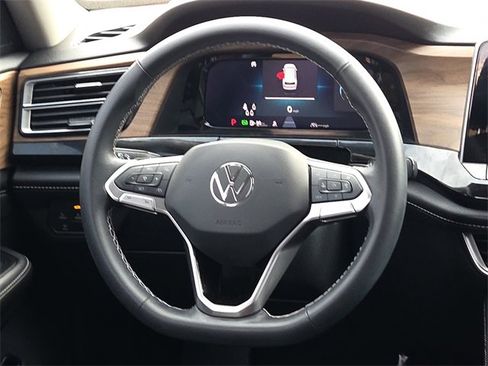 Used 2024 Volkswagen Atlas SE w/ Black Wheel Package image 12