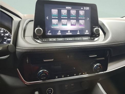 Used 2022 Nissan Rogue SV image 31