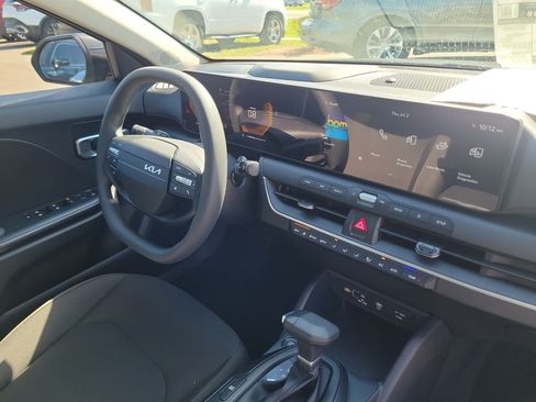 New 2026 Kia K4 FWD image 8
