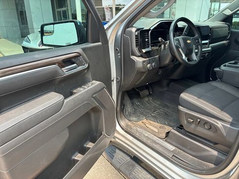 Used 2025 Chevrolet Silverado 1500 LT RWD image 9