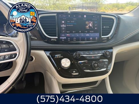 Used 2021 Chrysler Pacifica Limited w/ Premium & Safety Sphere Group AWD/4WD image 17