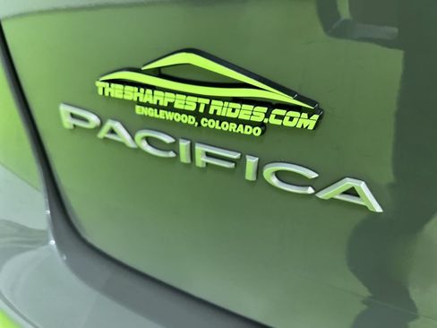 Used 2023 Chrysler Pacifica Pinnacle FWD image 12