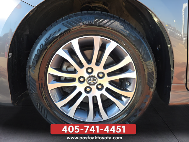 Used 2019 Toyota Sienna XLE w/ XLE Navigation Package FWD image 34