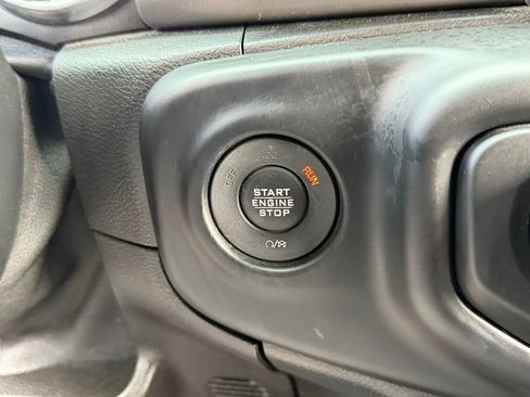 Used 2019 Jeep Wrangler Unlimited Sport AWD/4WD image 31