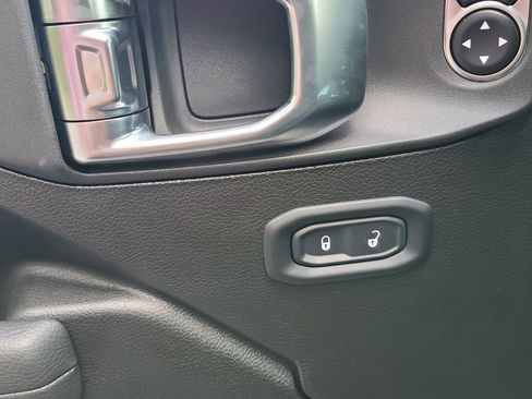 New 2025 Jeep Gladiator Sport image 17