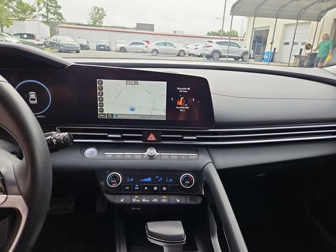 Used 2025 Hyundai Elantra Limited FWD image 15