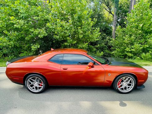 Used 2022 Dodge Challenger SRT Hellcat w/ Plus Package RWD image 4