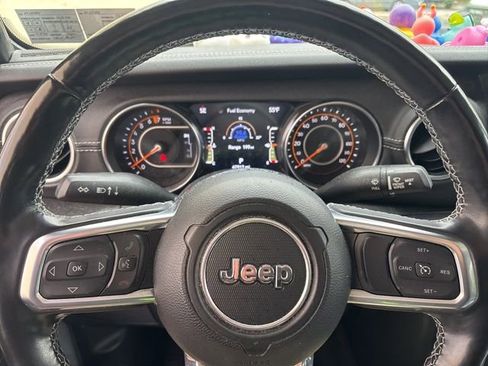 Used 2022 Jeep Gladiator Overland w/ Popular Equipment Package AWD/4WD image 13