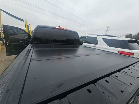 Used 2022 Nissan Frontier SV image 5