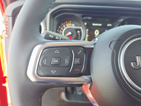Used 2025 Jeep Wrangler Unlimited Sahara AWD/4WD image 26